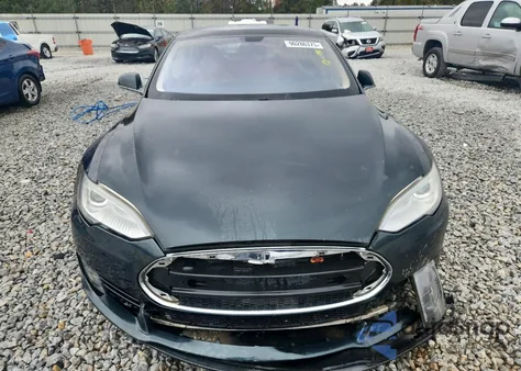 2013 Tesla Model S из США, поврежденный, VIN 5YJSA1CPXDFP05156